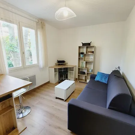 Apartment Centre Studio On Foot With Parking *